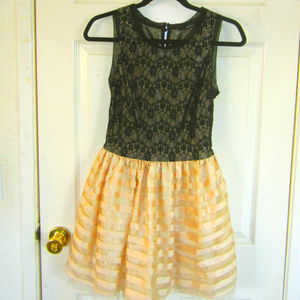 Ark & Co size small lace , satin and tulle dress